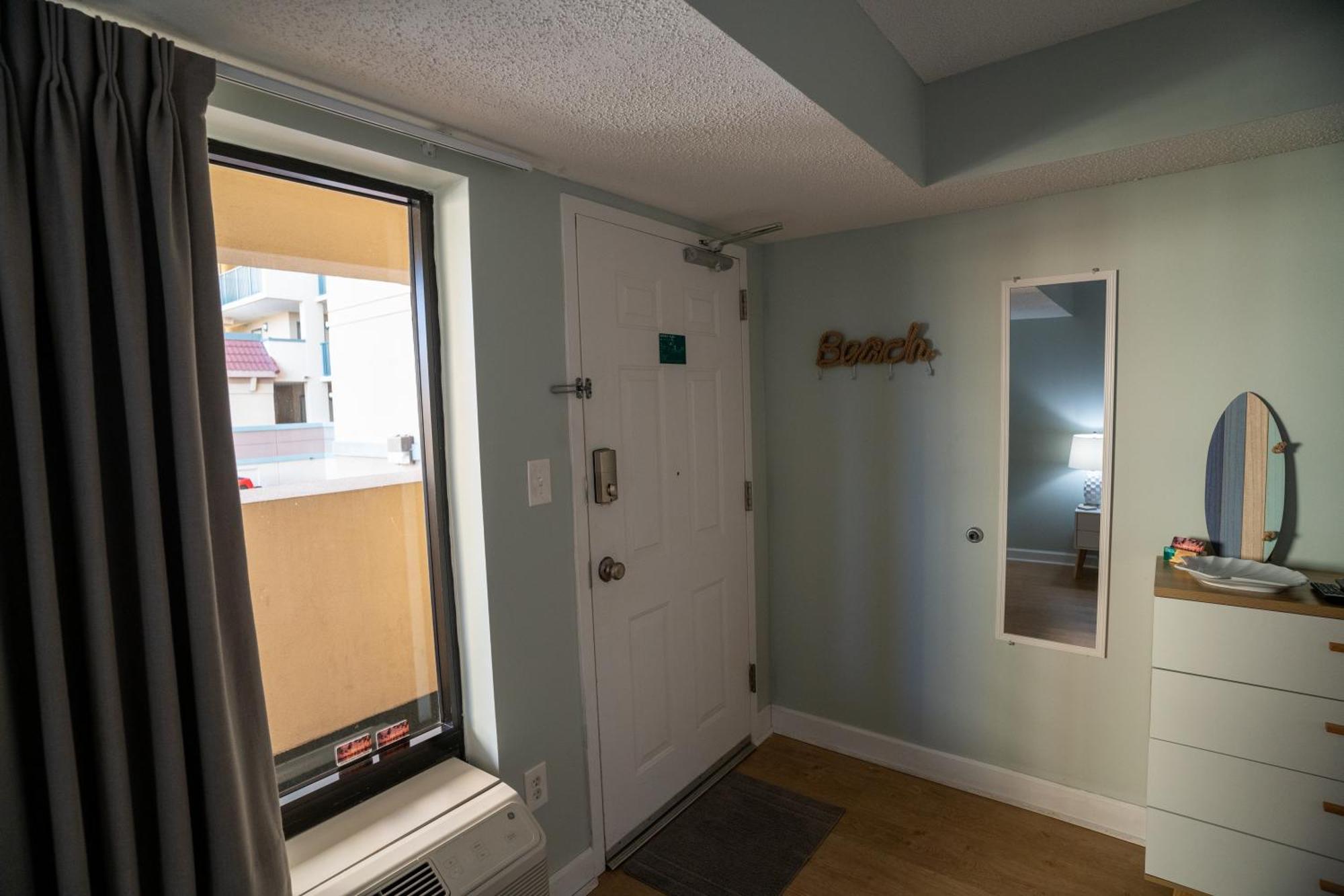 Oceanview Condo With Pool, Hot Tub, Balcony, Right On The Beach Myrtle Beach Esterno foto